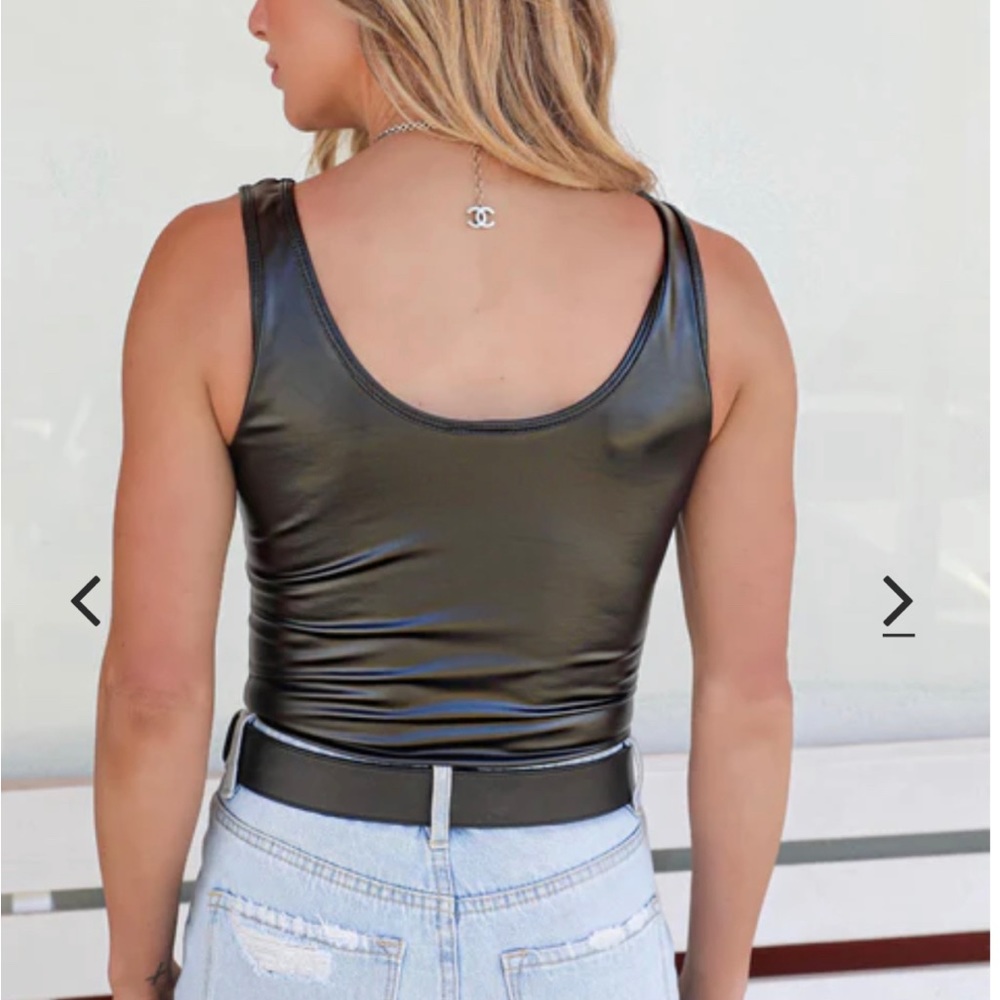 🖤Black Sleeveless Faux Leather Bodysuit🖤 - Picture 5 of 6